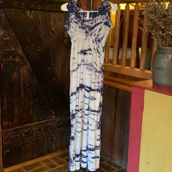 EUC PINKBLUSH TYE-DYE DRESS PERFECTLY STUNNING - Picture 1 of 4